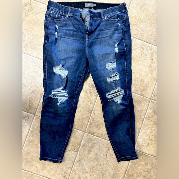 Torrid bombshell skinny feel the fit. 22 regular - Picture 1 of 5